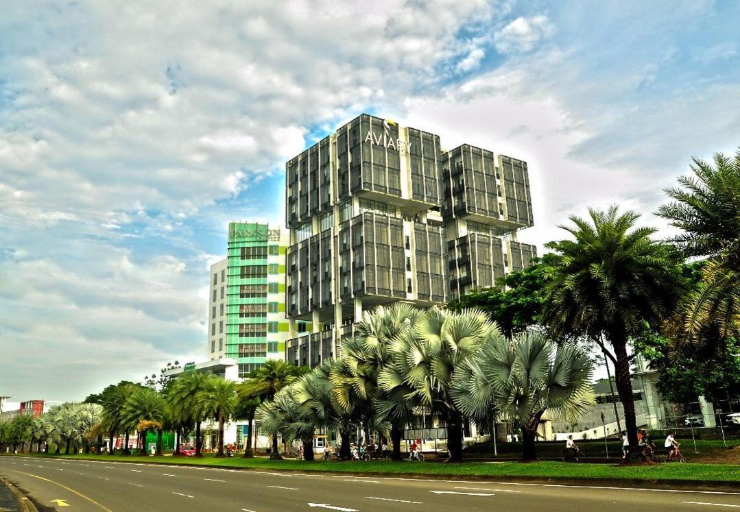 Aviary Bintaro Hotel Serpong Buitenkant foto